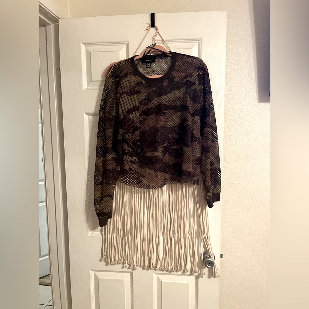 Plus size netted camouflage top